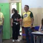 Ex-presidente Jair Bolsonaro vota na zona oeste do Rio de Janeiro