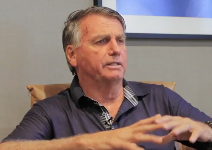 Bolsonaro recebe alta da UTI e vai para o quarto
