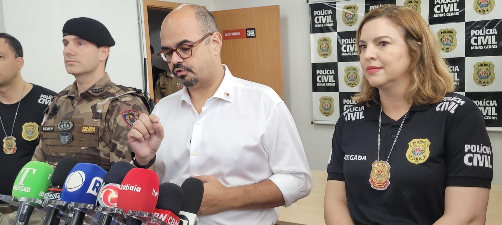 Responsável por bomba que feriu fotógrafo na Arena MRV arremessou outros artefatos e não é de organizada