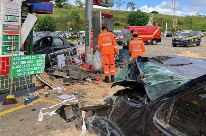Acidente ocorreu na manhã desta segunda-feira (21)