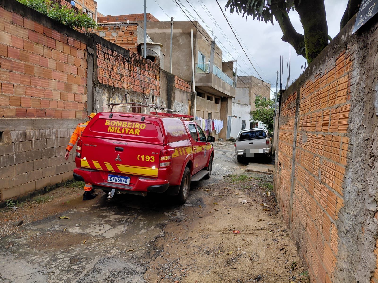 Bombeiros realizam vistorias preventivas em áreas de risco nos bairros em Montes Claros