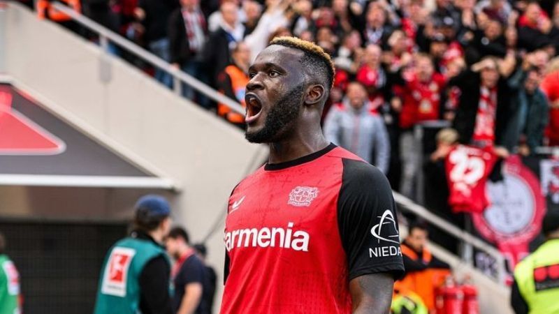 Artilheiro do Bayer Leverkusen sofre grave acidente de carro após jogo da Bundesliga