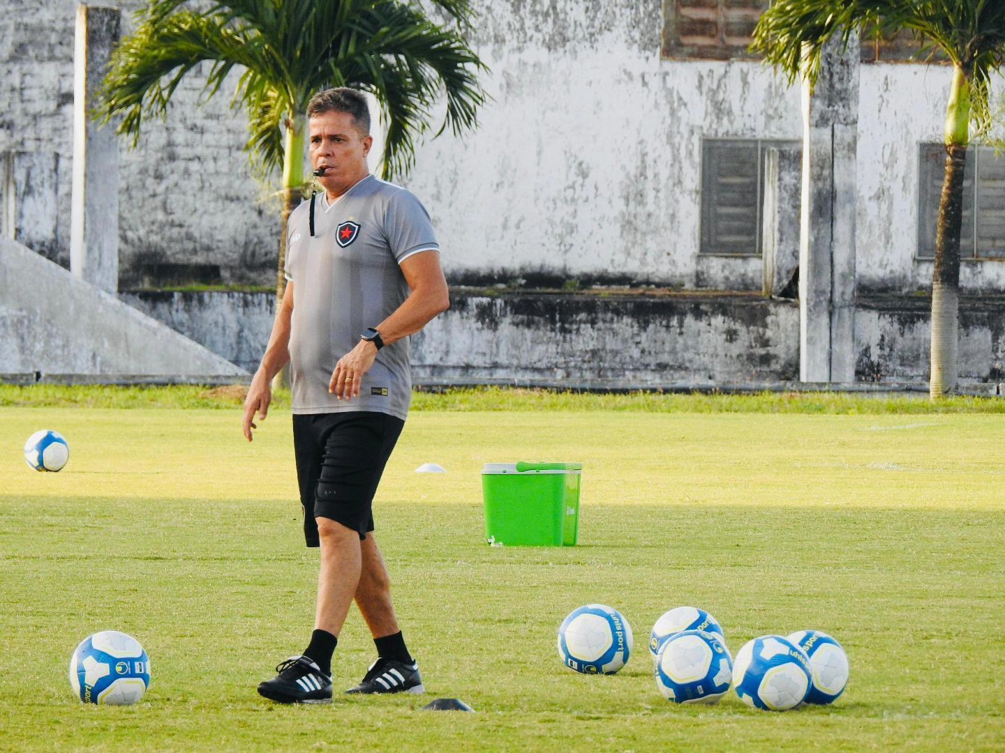 Clube anuncia demissão de técnico após eliminação da Série C