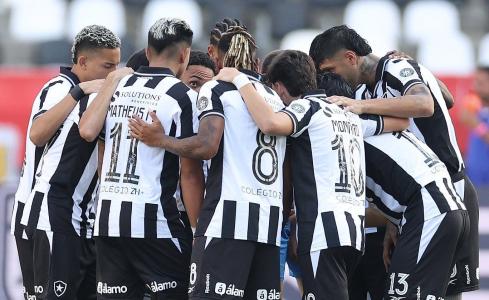 Jogadores do Botafogo para partida na temporada 2026