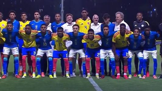 Infantino posou com os jogadores das seleções