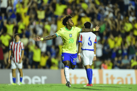 Bruninho comemora gol pela Seleção Brasileira Sub-20