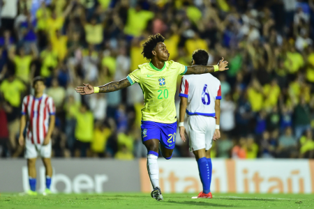 Bruninho comemora gol pela Seleção Brasileira Sub-20