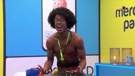 Juliano se encontra com Breno no Quarto Secreto