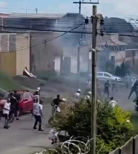 Torcedores brigam antes de clássico entre Cruzeiro e Atlético em BH