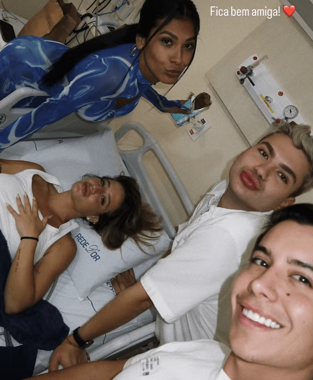 Bruna Griphao foi visitada por amigos em hospital no RJ