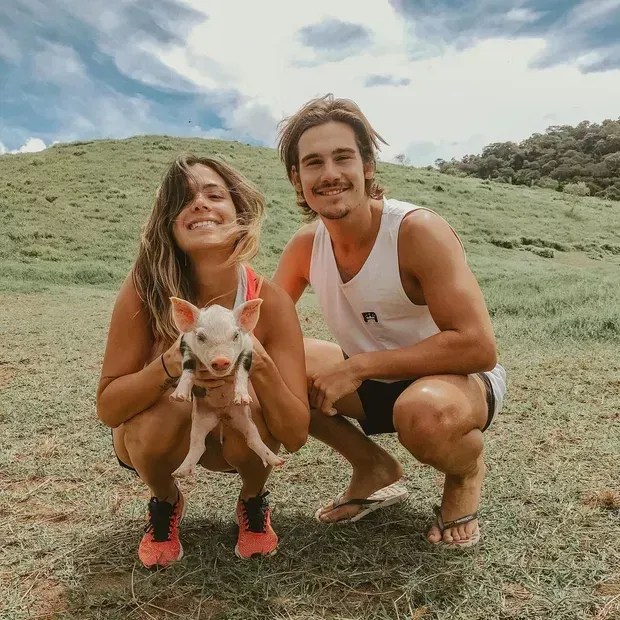 Nicolas Prattes e Bruna Blaschek em registro no Instagram