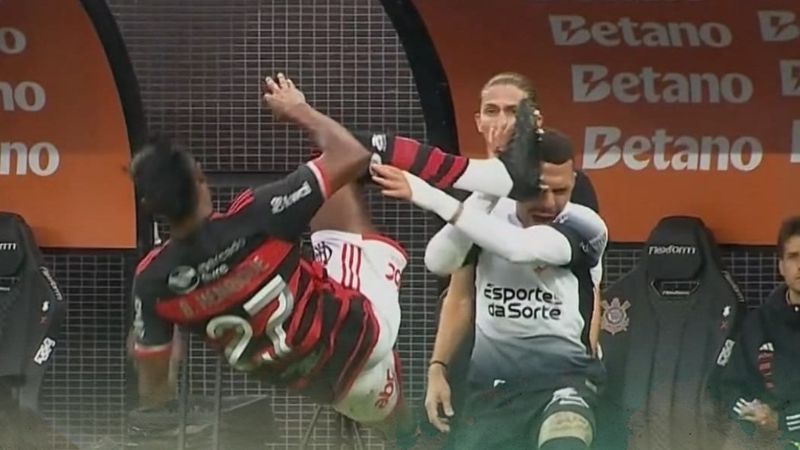 Internautas reagem à expulsão de Bruno Henrique, do Flamengo; veja memes