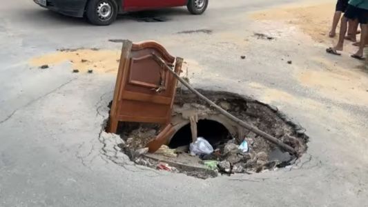 Situação ocorre no encontro da Rua Estados Unidos com Onofre Teixeira, no Bairro São Benedito, Santa Luzia