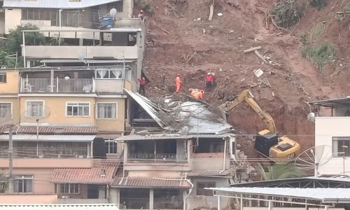 Equipe atua na busca por corpo de vítima no Bairro Linhares em Juiz de Fora