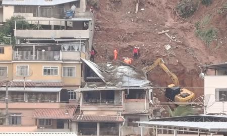 Equipe atua na busca por corpo de vítima no Bairro Linhares em Juiz de Fora
