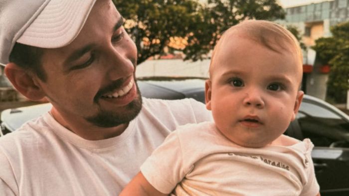 Marido de Isabel Veloso com o filho do casal, Arthur