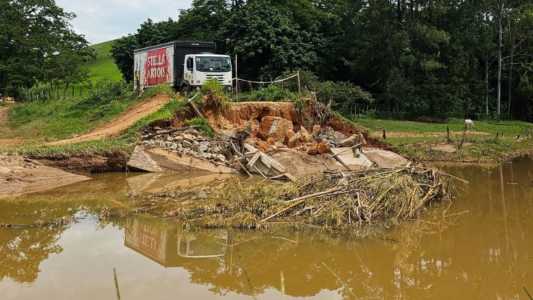 Chuvas em MG: 26% dos produtores rurais foram afetados e 142 animais mortos no campo