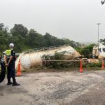 Carreta perde controle após aquaplanagem no Anel Rodoviário de BH