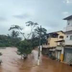 Rio das Velhas sobe para 5 metros e alaga ruas de Raposos, na Grande BH