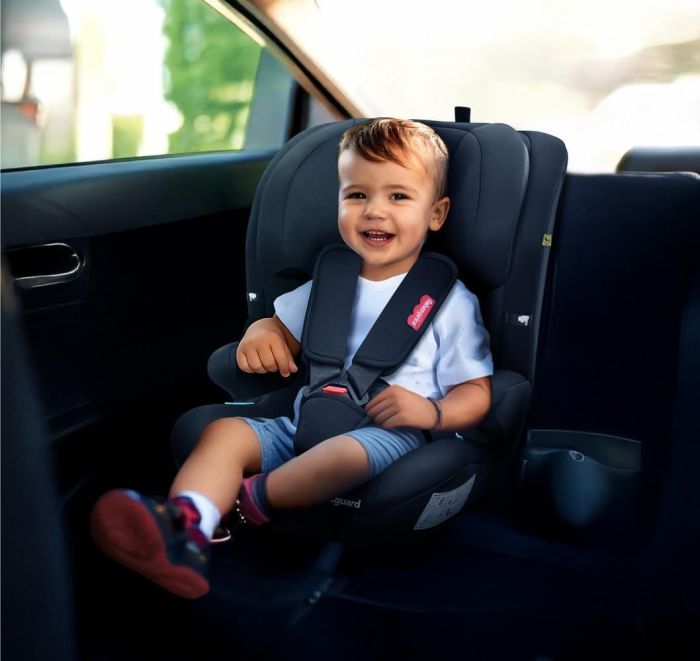 Para pediatras, criança deve usar cadeirinha até os 7 anos, respeitando os limites do fabricante