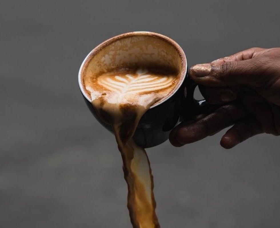 Café com leite vai custar mais caro na mesa do brasileiro…