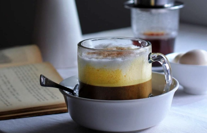 Conheça o café vietnamita com ovo e leite condensado