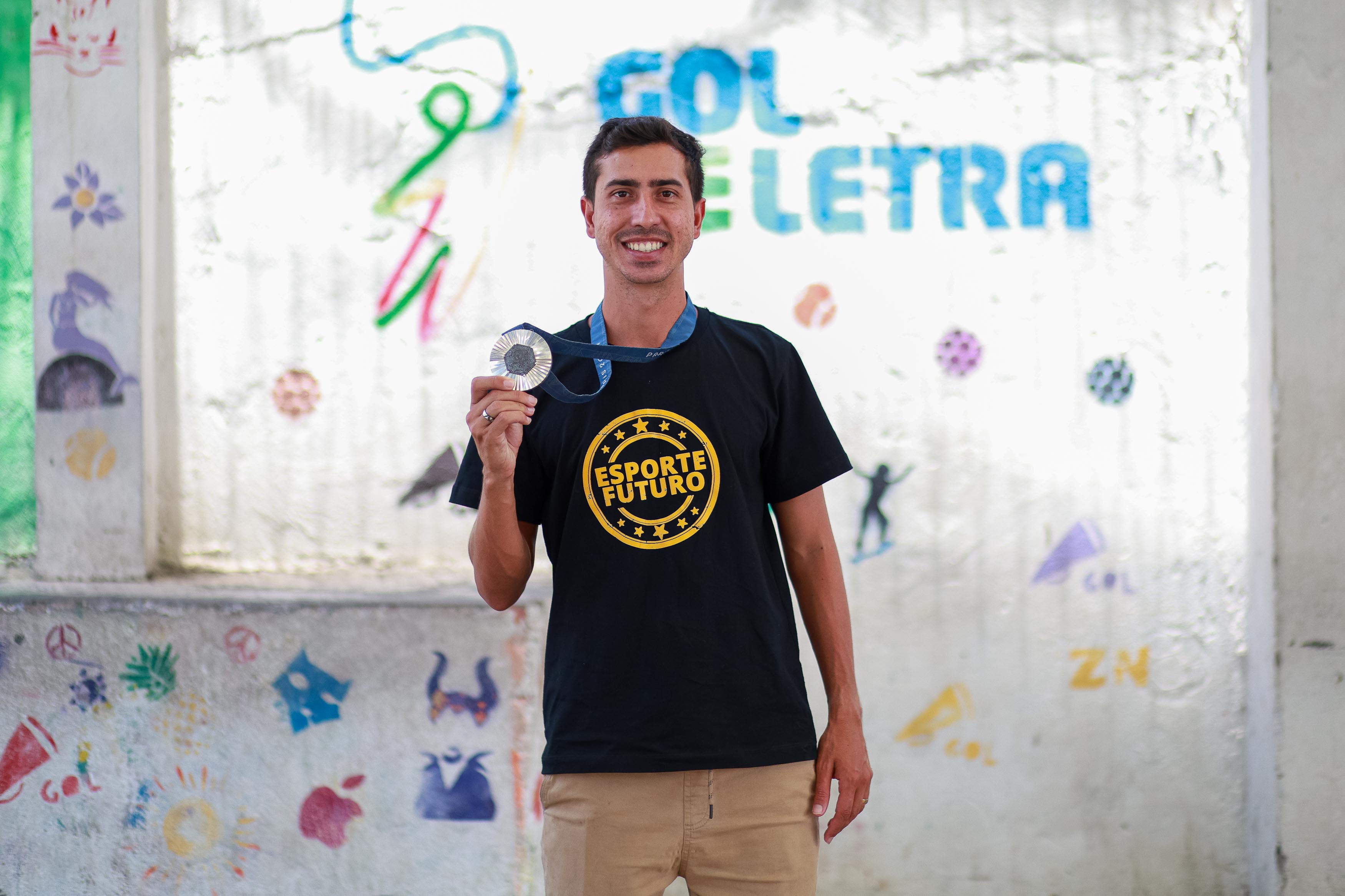 Atletas olímpicos visitam ONG’s do projeto Esporte Futuro
