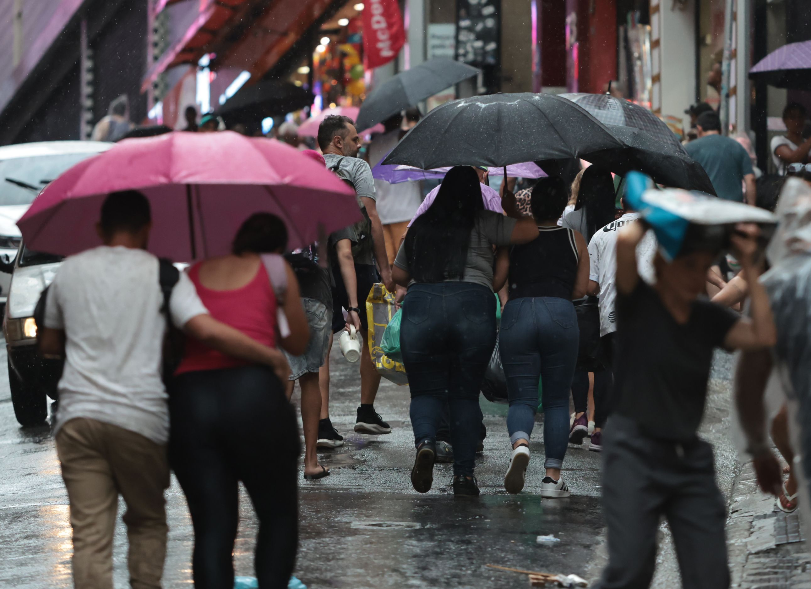Chuvas intensas em SP: veja lista das 30 cidades sob alerta neste sábado (9)