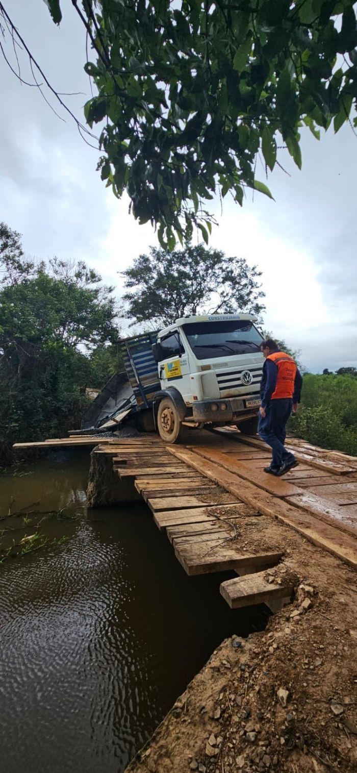 Ponte que dá acessoa á Capitão Enéias segue interditada desde 5 de fevereiro