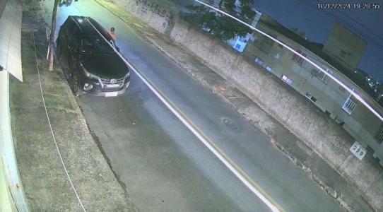 A droga foi encontrada durante fiscalização de rotina, na noite dessa quarta-feira, no posto da PRF da BR-381, em Sabará, região Metropolitana de Belo Horizonte. Foram presos Álvaro Fuzatti, 31, e Adriel Ferreira, 30, estudante de direito do 9º perío