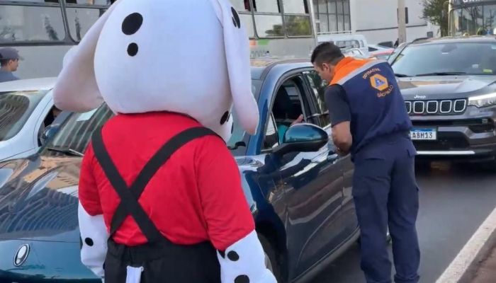 As ações incluem panfletagem e diálogo com a população As ações incluem panfletagem e diálogo com a população