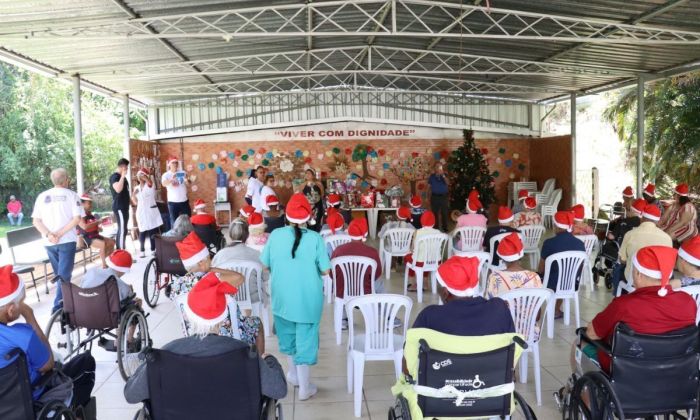 Um dos eventos de entrega de presentes da campanha 'Faça um Idoso Ainda Mais Feliz' em Juiz de Fora Um dos eventos de entrega de presentes da campanha 'Faça um Idoso Ainda Mais Feliz' em Juiz de Fora