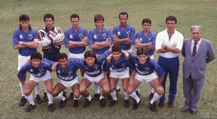 Cruzeiro campeão da Supercopa de 1992 sobre o Racing; na foto, o time-base, o técnico Jair Pereira e o então presidente, César Masci