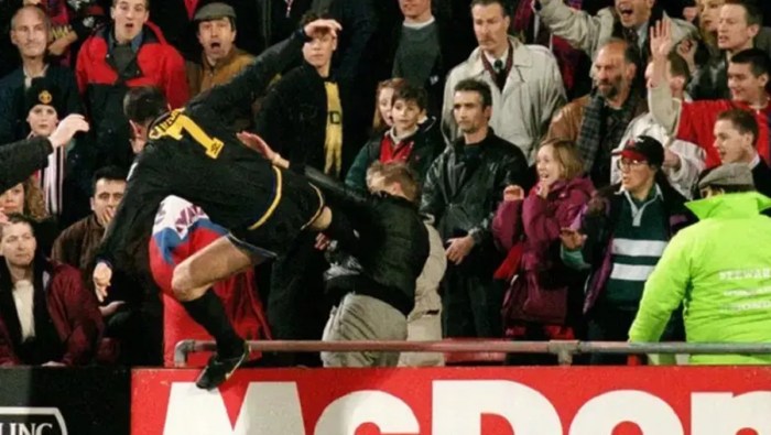 Cantona deu 'voadora' em torcedor durante Manchester United x Crystal Palace, em 1995