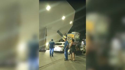 Vídeo: estrutura de posto de gasolina desaba no Rio de Janeiro | CNN Brasil
