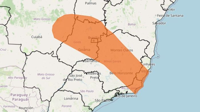 Inmet emite alerta laranja de chuvas intensas para 7 estados e o DF