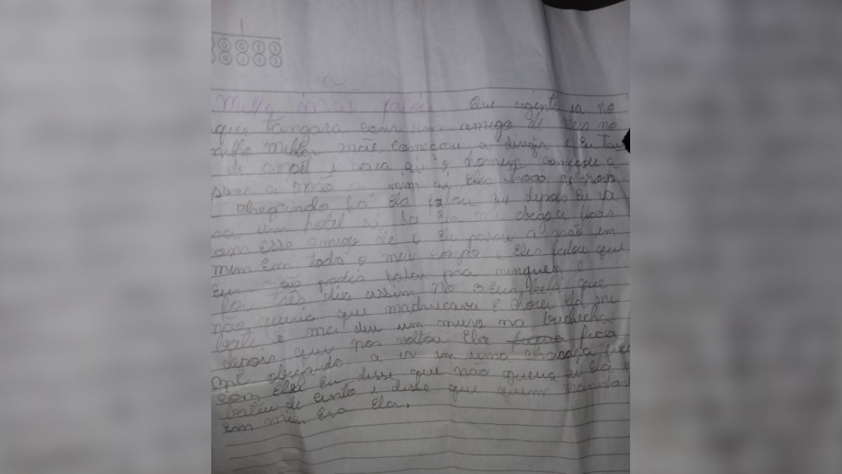 Mãe é presa suspeita de vender filha para pedófilo após criança relatar os abusos em carta