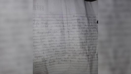Mãe é presa suspeita de vender filha para pedófilo após criança relatar os abusos em carta