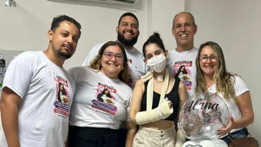 Jovem esfaqueada mais de 30 vezes após recusar namoro recebe alta no RJ: 'Renascimento'