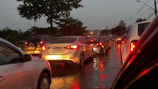 Chove extremamente forte em BH nesta quinta-feira (12); veja recomendações