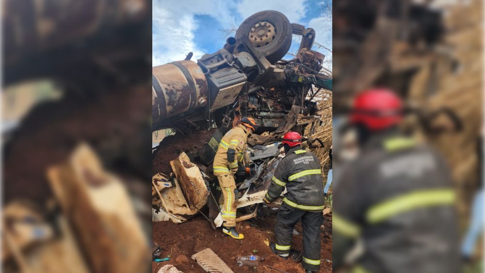 Acidente entre moto, caminhonete e caminhão mata dois na BR-050 em Uberaba