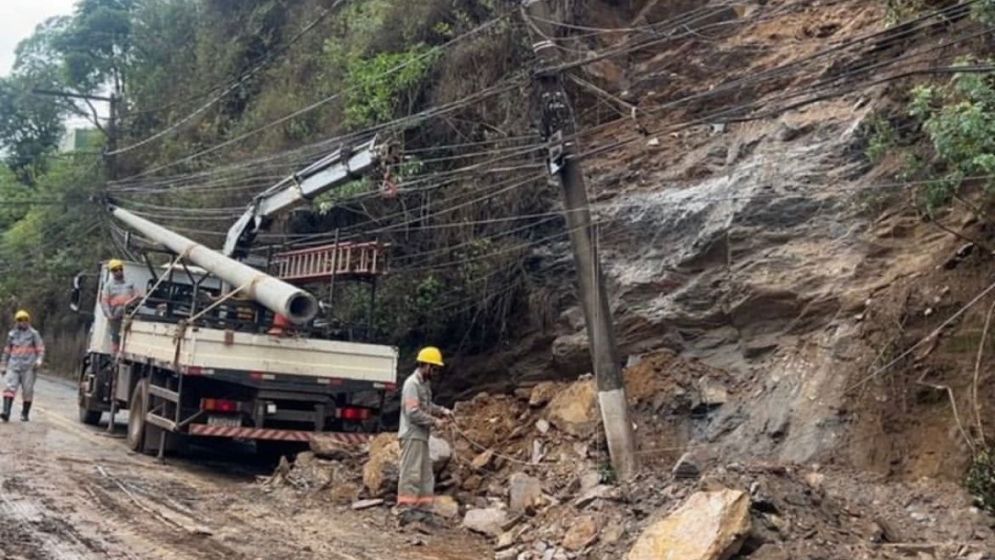 Deslizamento de terra causa transtornos para a população em Ouro Preto (MG)