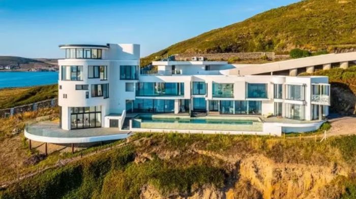 Casa mais triste do mundo está à venda Casa mais triste do mundo está à venda