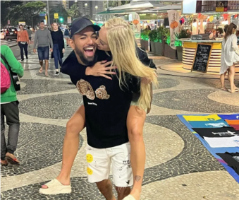 Douglas Luiz e Alisha Lehmann
