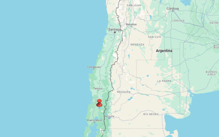 Localização do Lago Ranco está marcada com um marcador vermelho no mapa. Comuna fica a cerca de 930 km de Santiago, a capital do Chile