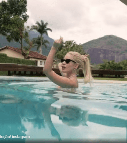 Karoline se hospeda em mansão de luxo de Léo Pereira