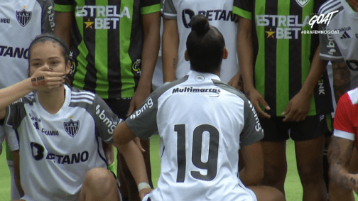 Jogadoras de América e Atlético protestam contra a violência sexual