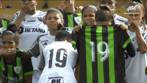 Jogadoras de América e Atlético protestam contra a violência sexual