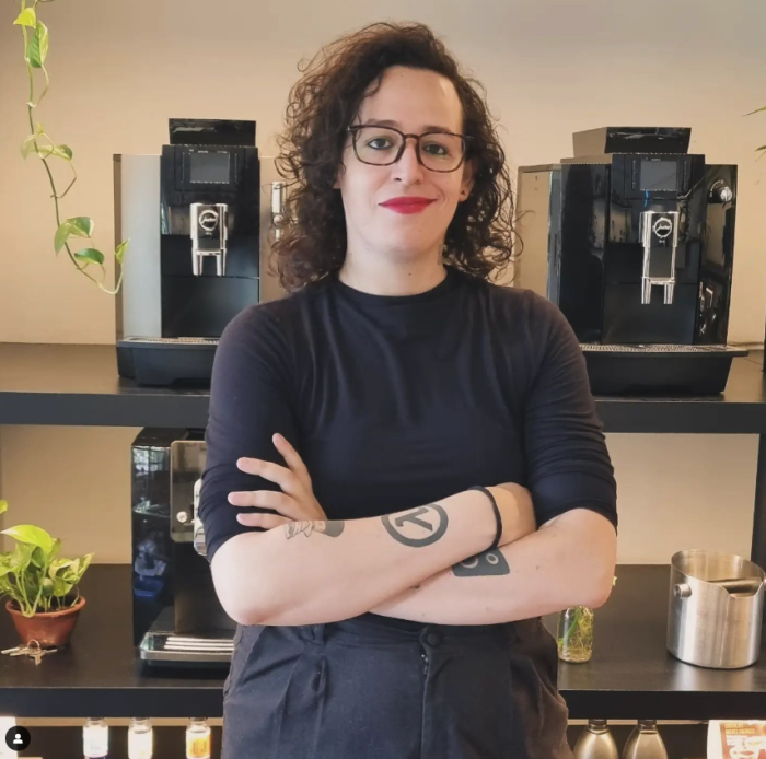 Barista Preta Moreira Cruz está encantada com a diversidade de cafeterias em BH Barista Preta Moreira Cruz está encantada com a diversidade de cafeterias em BH