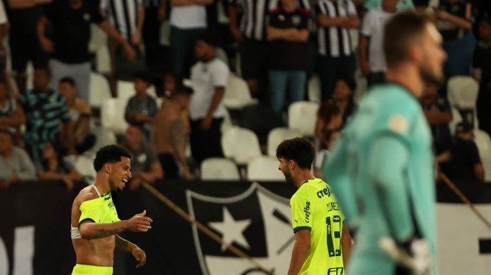 Jogadores do Palmeiras comemoram a vitória épica sobre o Botafogo no Brasileirão de 2023